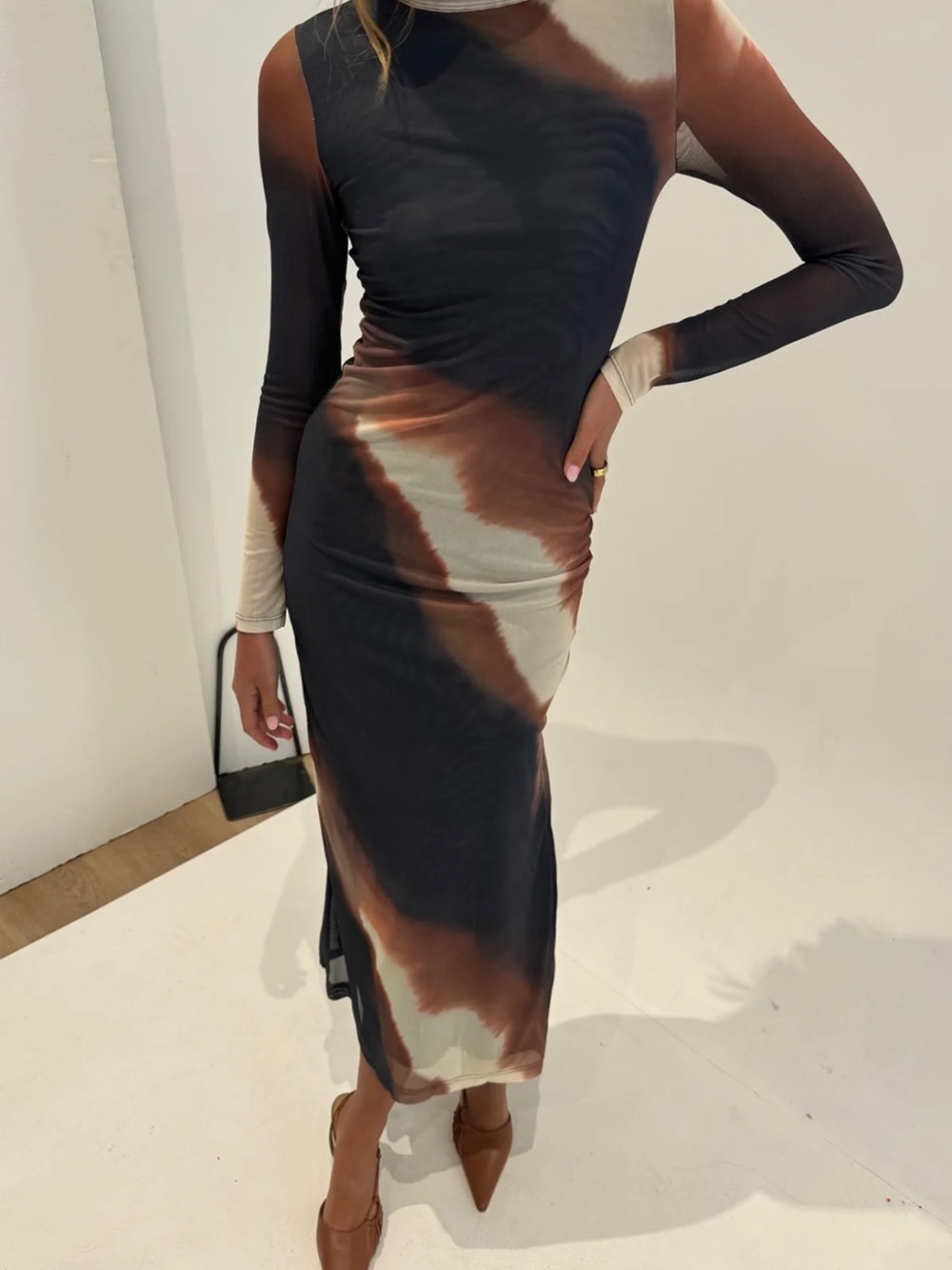 Long-Sleeve Tie-Dye Midi Dress in Brown & Black